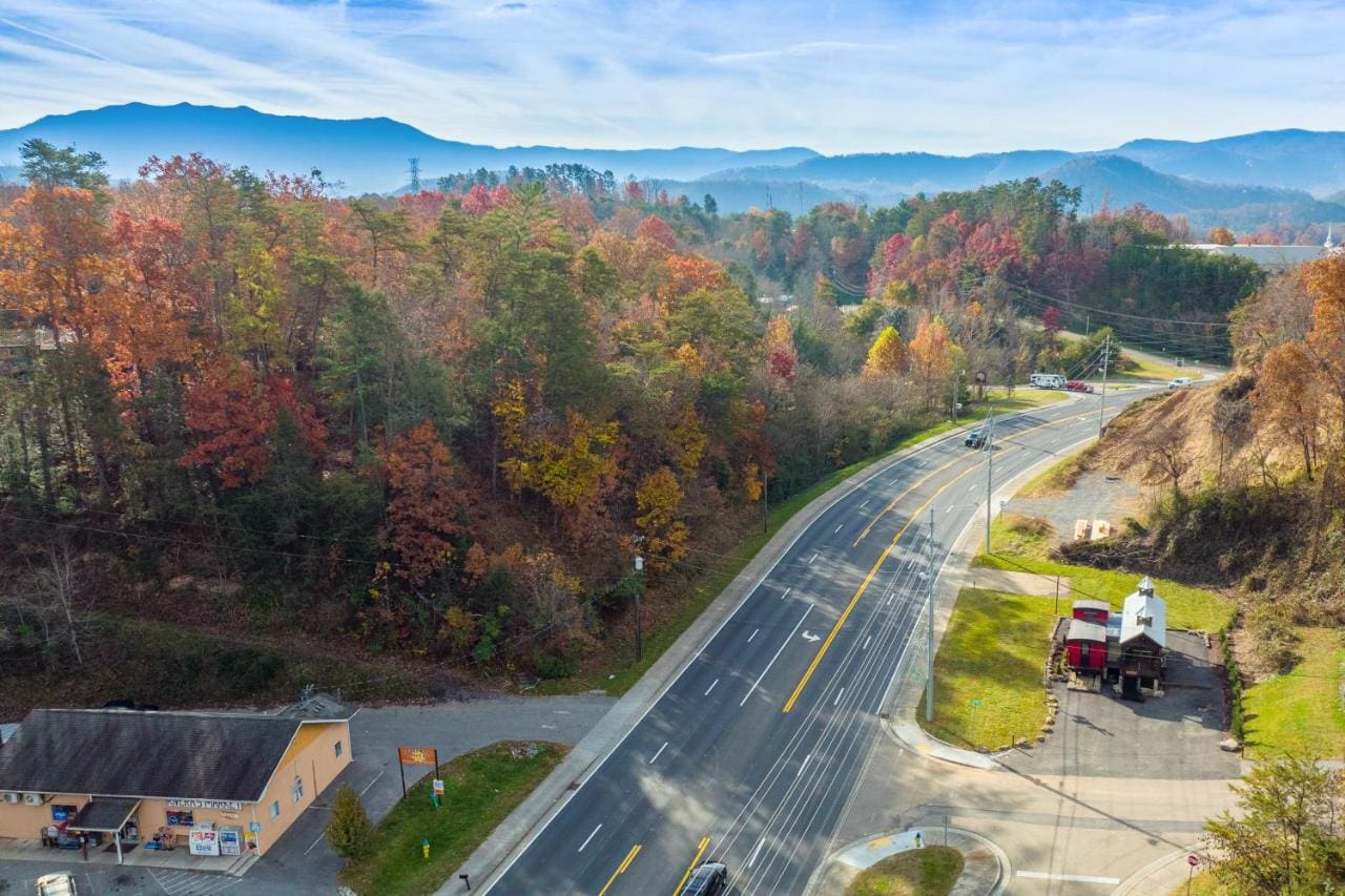 Stays at Unique Pigeon Caboose Near Dollywood